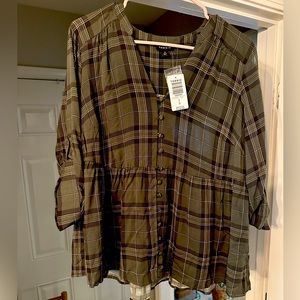 Torrid 0x green quarter sleeve blouse .